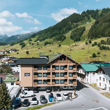 ナッセライナーホーフ ホテル 3*